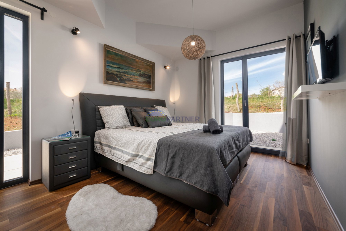 Lussuosa villa con 6000m2 di giardino, nei dintorni di Poreč.