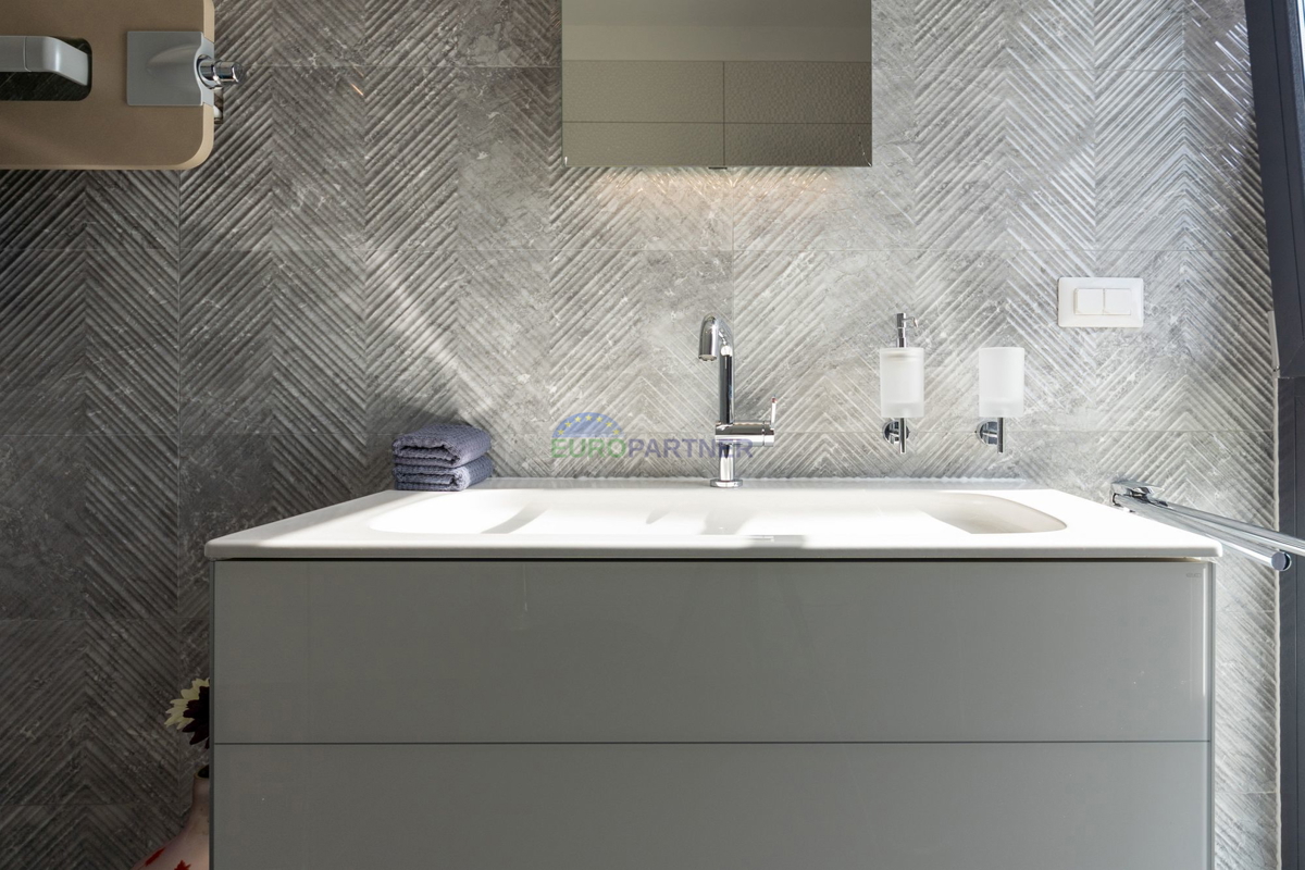 Lussuosa villa con 6000m2 di giardino, nei dintorni di Poreč.