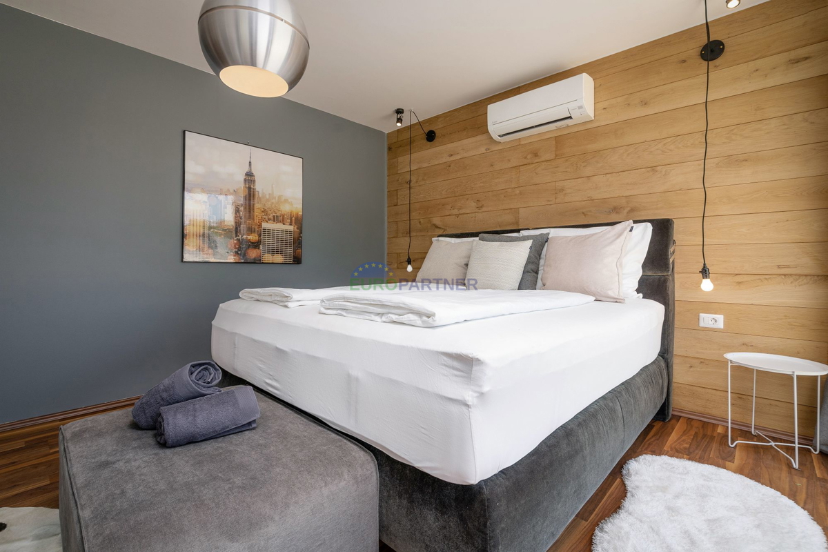 Lussuosa villa con 6000m2 di giardino, nei dintorni di Poreč.