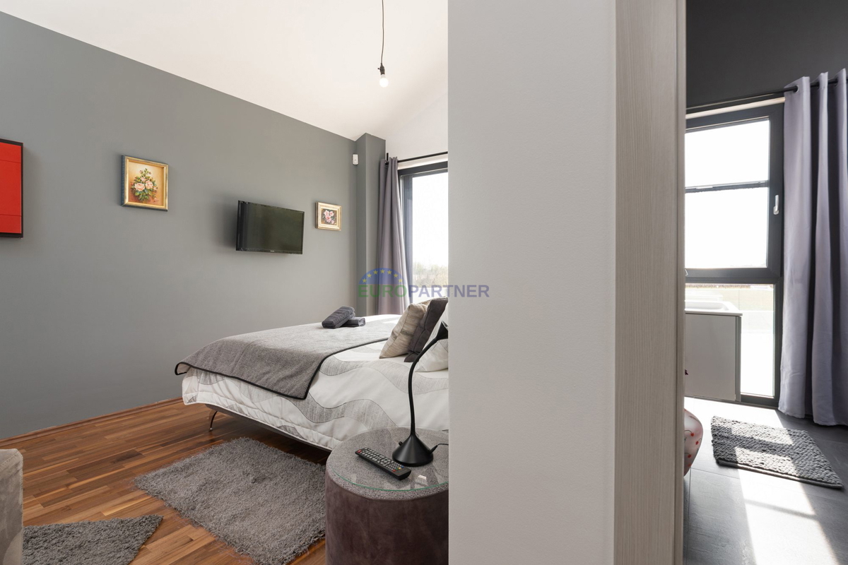 Lussuosa villa con 6000m2 di giardino, nei dintorni di Poreč.