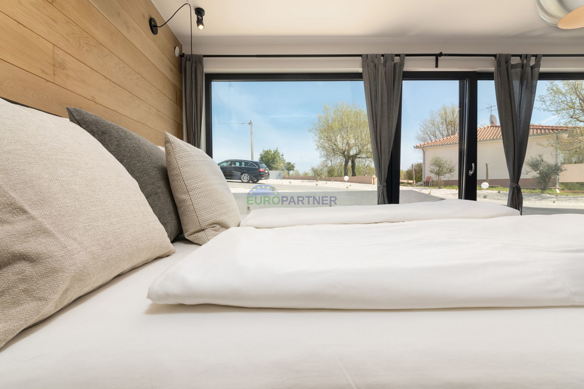 Lussuosa villa con 6000m2 di giardino, nei dintorni di Poreč.