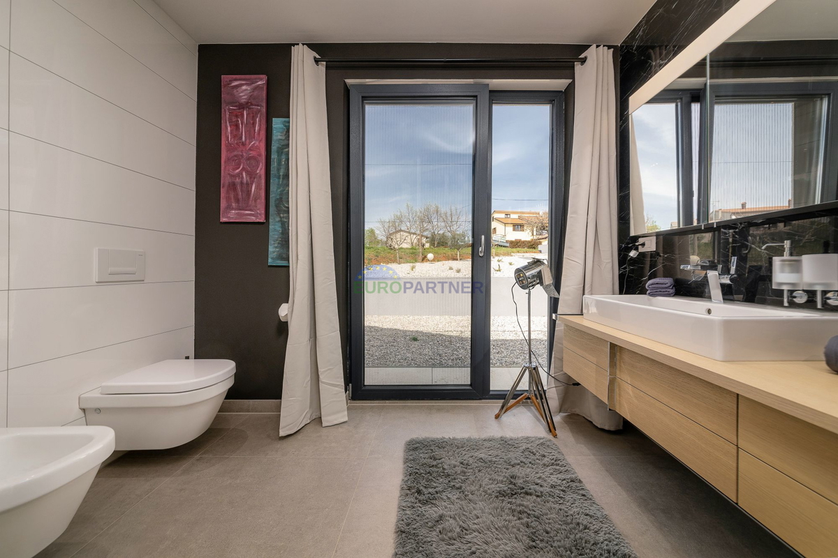 Lussuosa villa con 6000m2 di giardino, nei dintorni di Poreč.