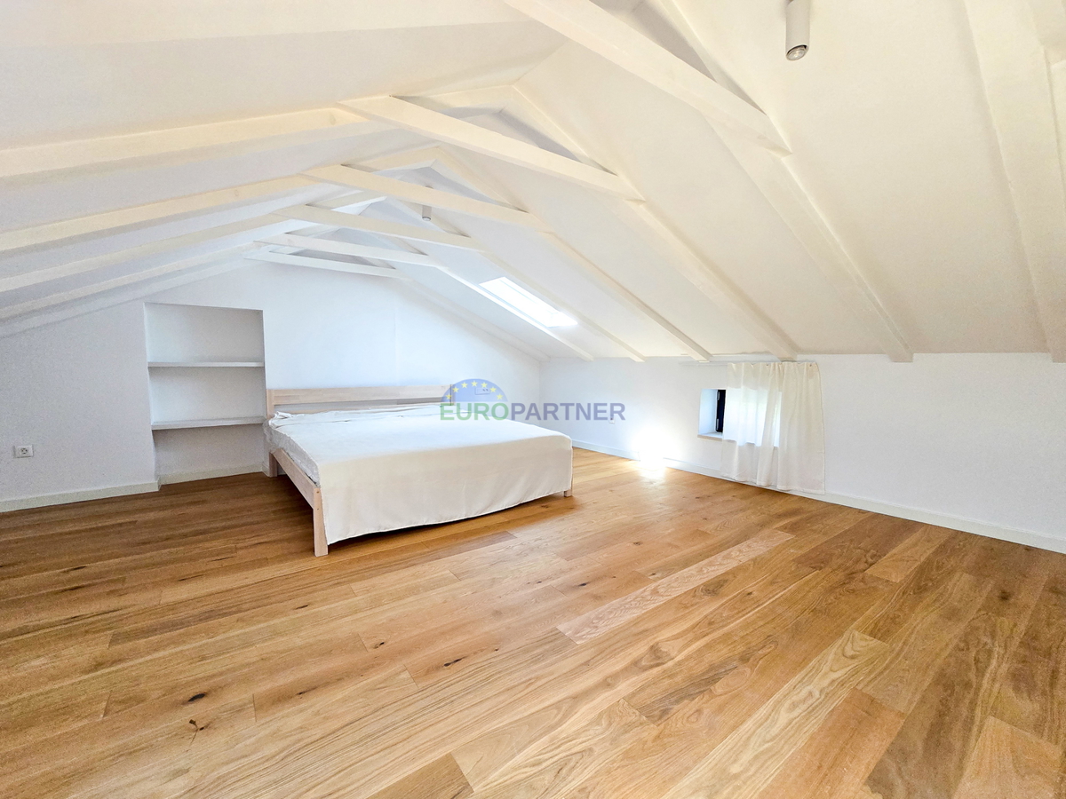 Appartamento su due piani a 1 km dal mare, Tar