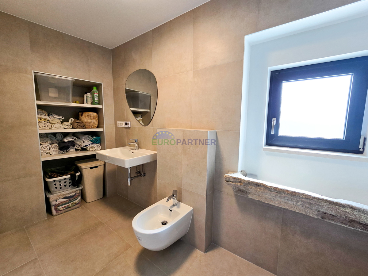 Appartamento su due piani a 1 km dal mare, Tar