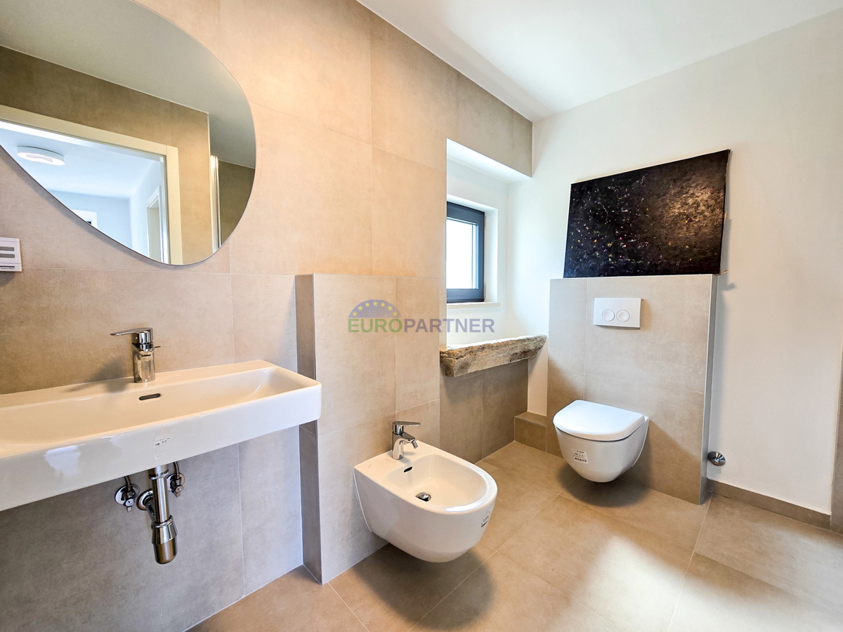 Appartamento su due piani a 1 km dal mare, Tar