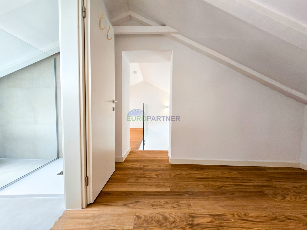 Appartamento su due piani a 1 km dal mare, Tar