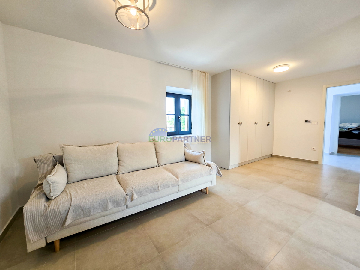 Appartamento su due piani a 1 km dal mare, Tar