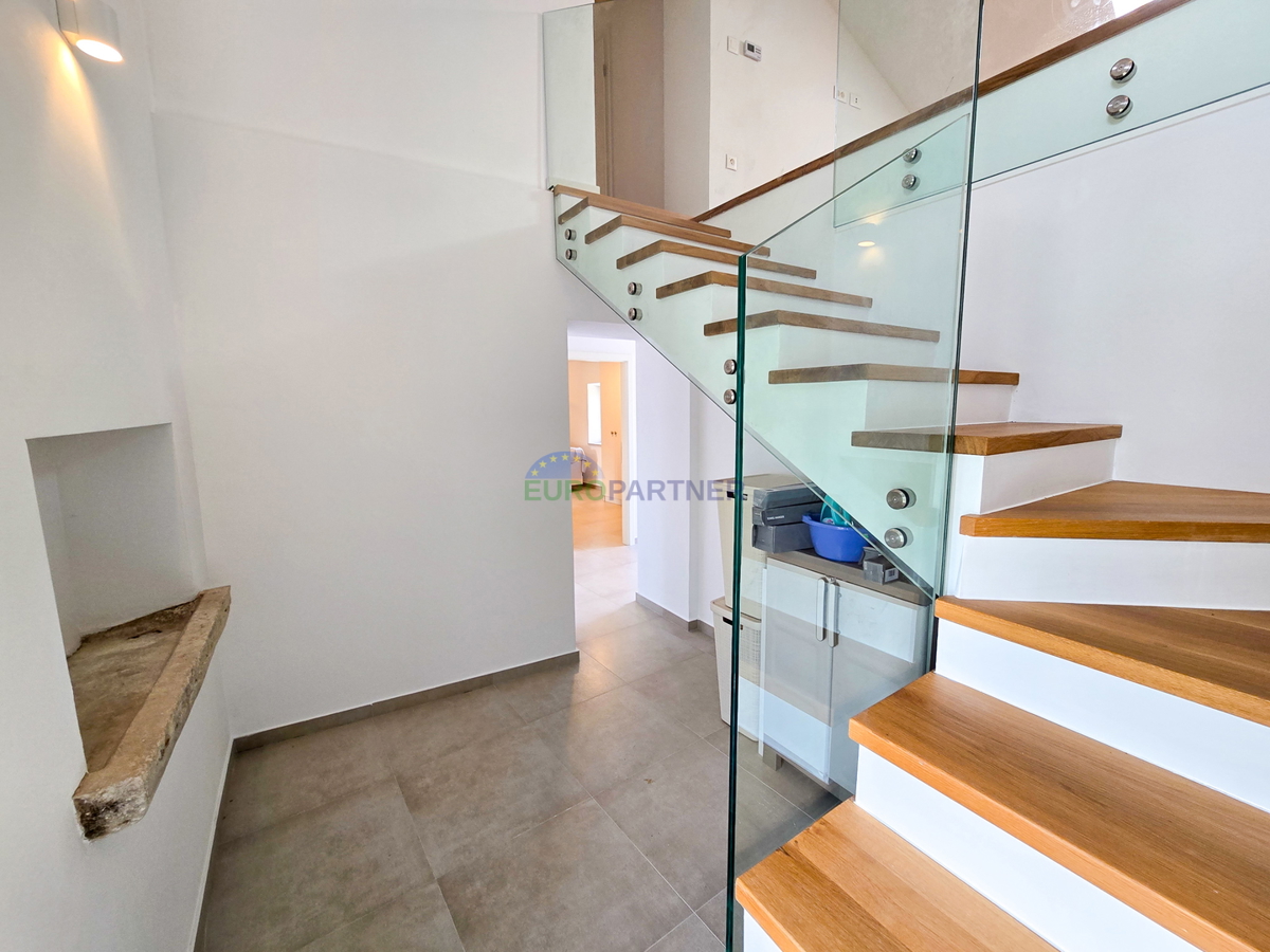 Appartamento su due piani a 1 km dal mare, Tar