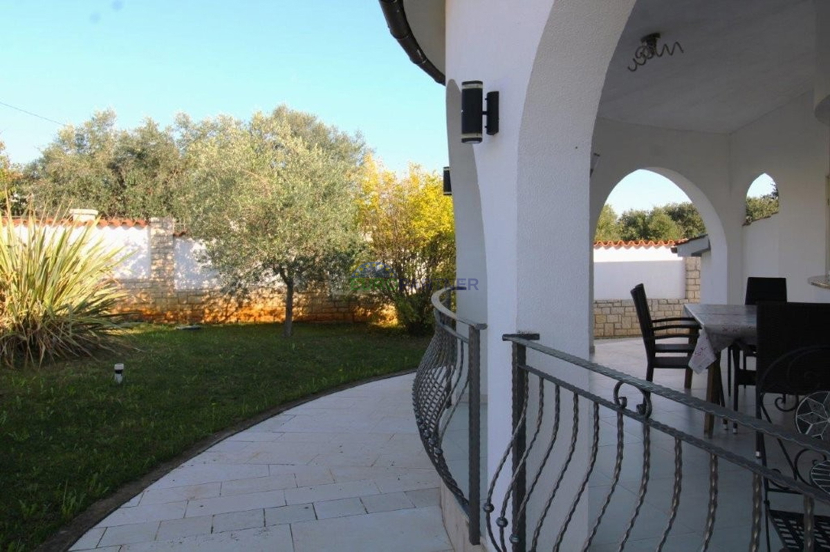 Villetta mediterranea con piscina, a 7 km da Parenzo