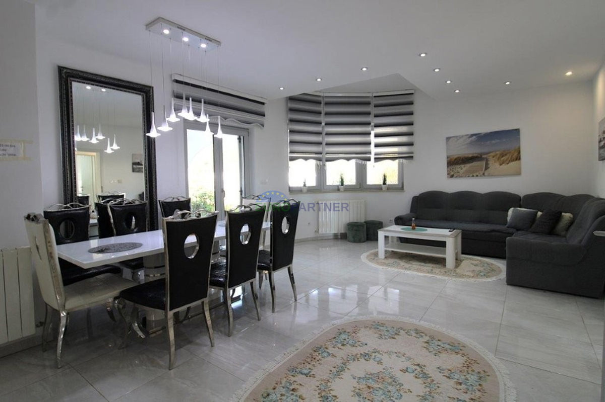 Villetta mediterranea con piscina, a 7 km da Parenzo