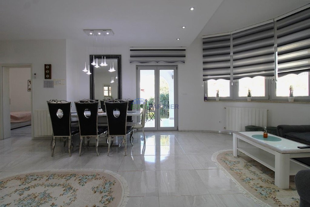 Villetta mediterranea con piscina, a 7 km da Parenzo