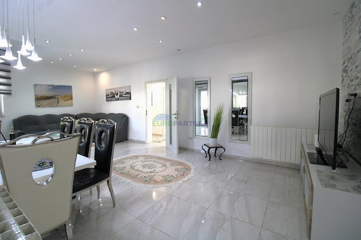 Villetta mediterranea con piscina, a 7 km da Parenzo