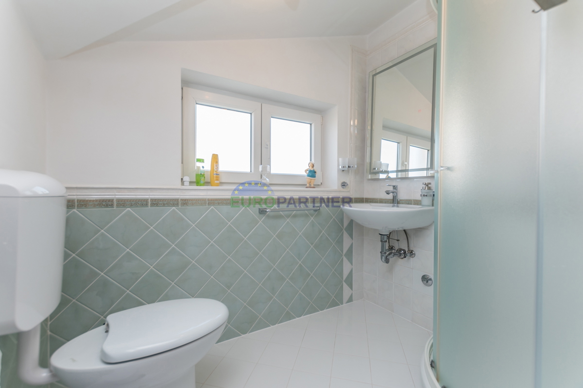 Poreč, appartamento di 90m2 con vista mare! 700m dal mare