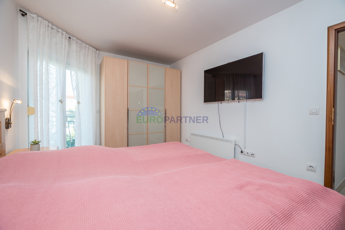 Poreč, appartamento di 90m2 con vista mare! 700m dal mare