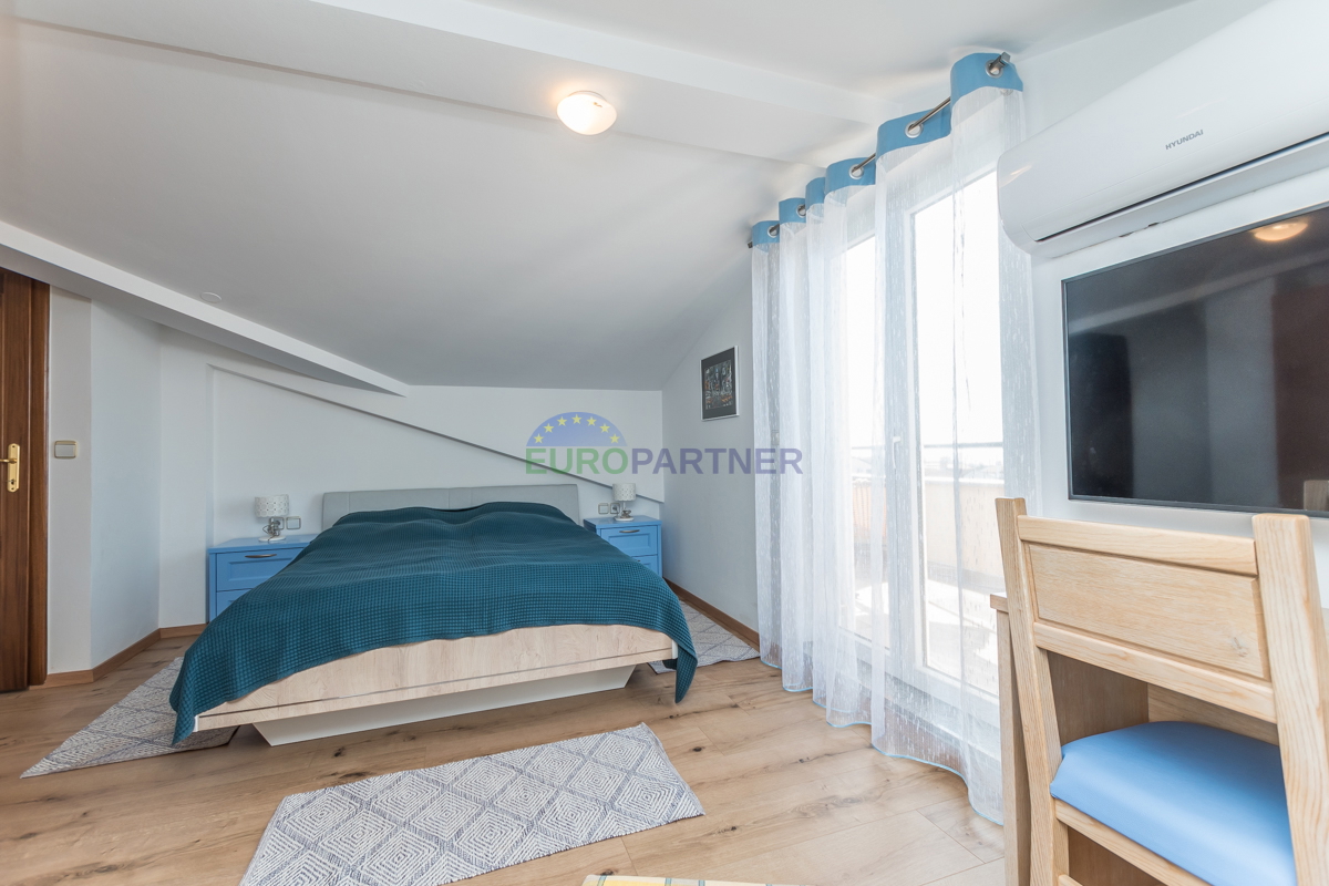 Poreč, appartamento di 90m2 con vista mare! 700m dal mare