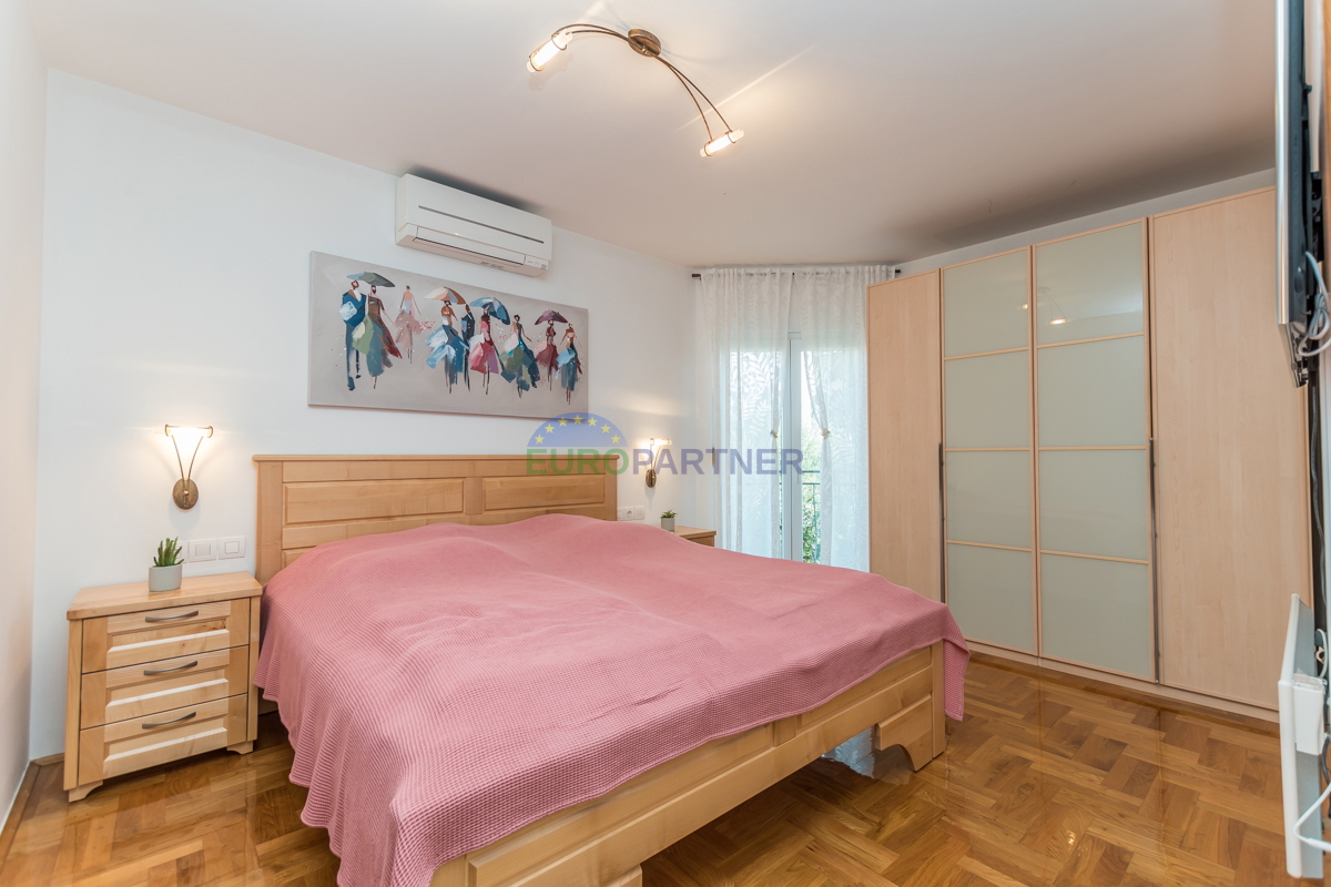 Poreč, appartamento di 90m2 con vista mare! 700m dal mare