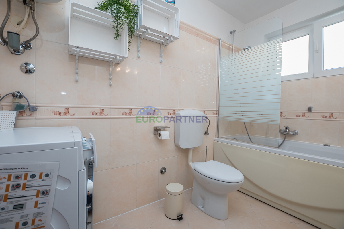 Poreč, appartamento di 90m2 con vista mare! 700m dal mare