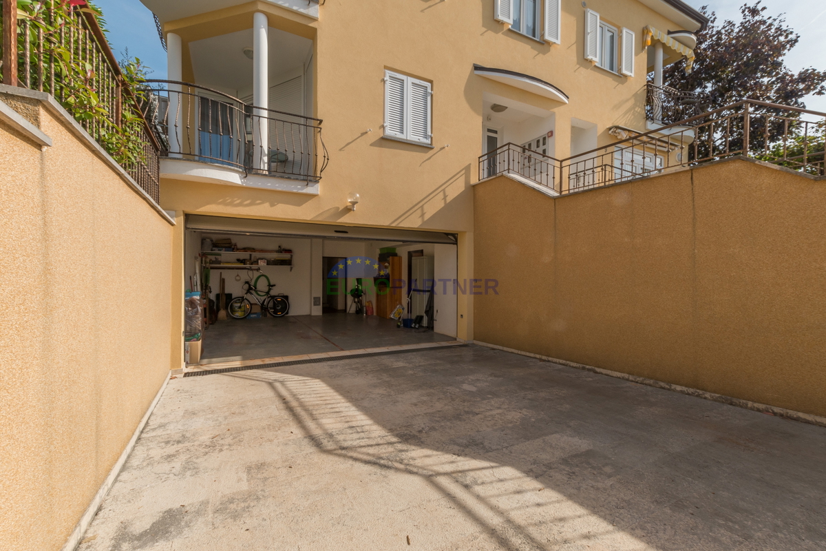 Poreč, appartamento di 90m2 con vista mare! 700m dal mare