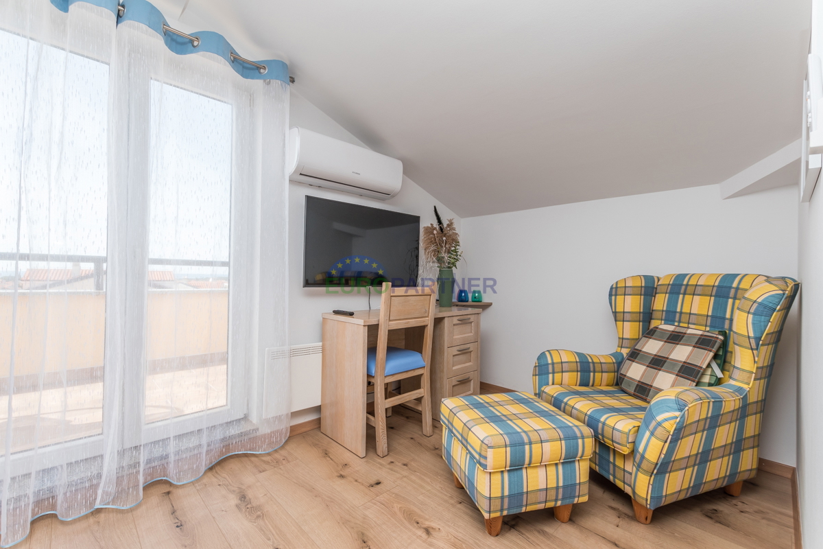 Poreč, appartamento di 90m2 con vista mare! 700m dal mare