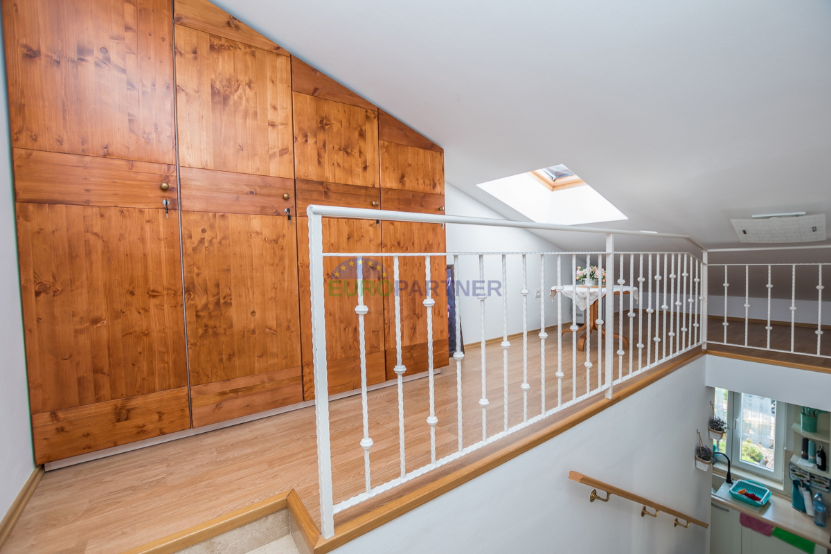 Poreč, appartamento di 90m2 con vista mare! 700m dal mare