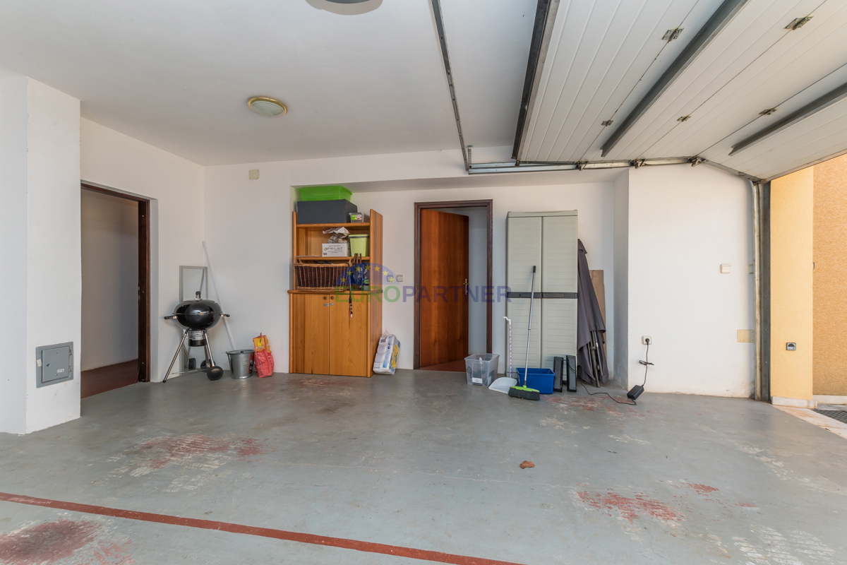 Poreč, appartamento di 90m2 con vista mare! 700m dal mare