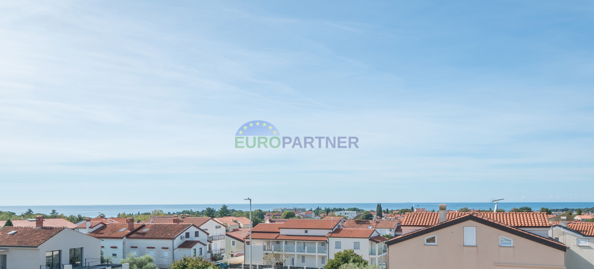 Poreč, appartamento di 90m2 con vista mare! 700m dal mare