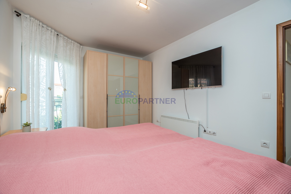 Poreč, appartamento di 90m2 con vista mare! 700m dal mare