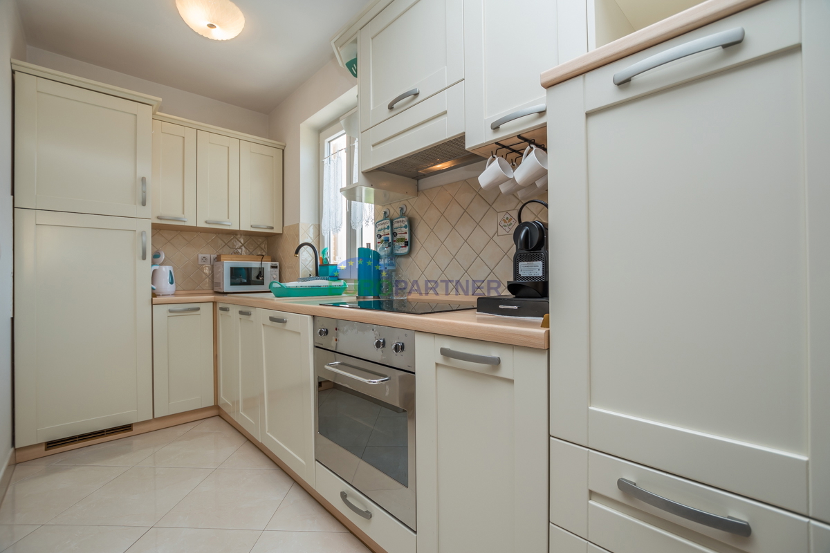 Poreč, appartamento di 90m2 con vista mare! 700m dal mare