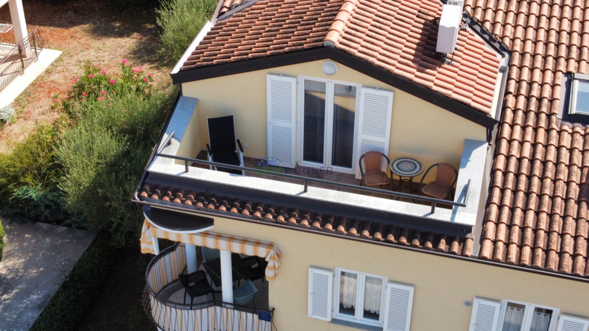 Poreč, appartamento di 90m2 con vista mare! 700m dal mare