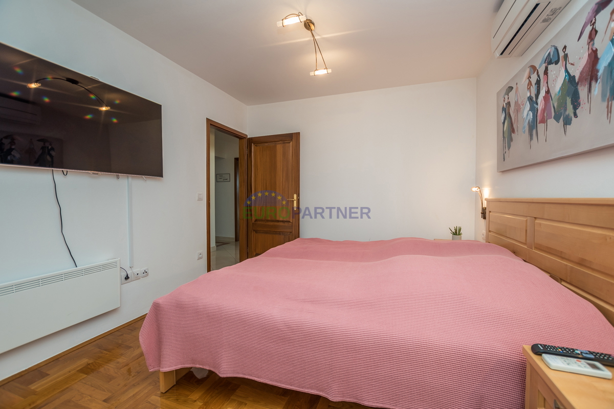 Poreč, appartamento di 90m2 con vista mare! 700m dal mare