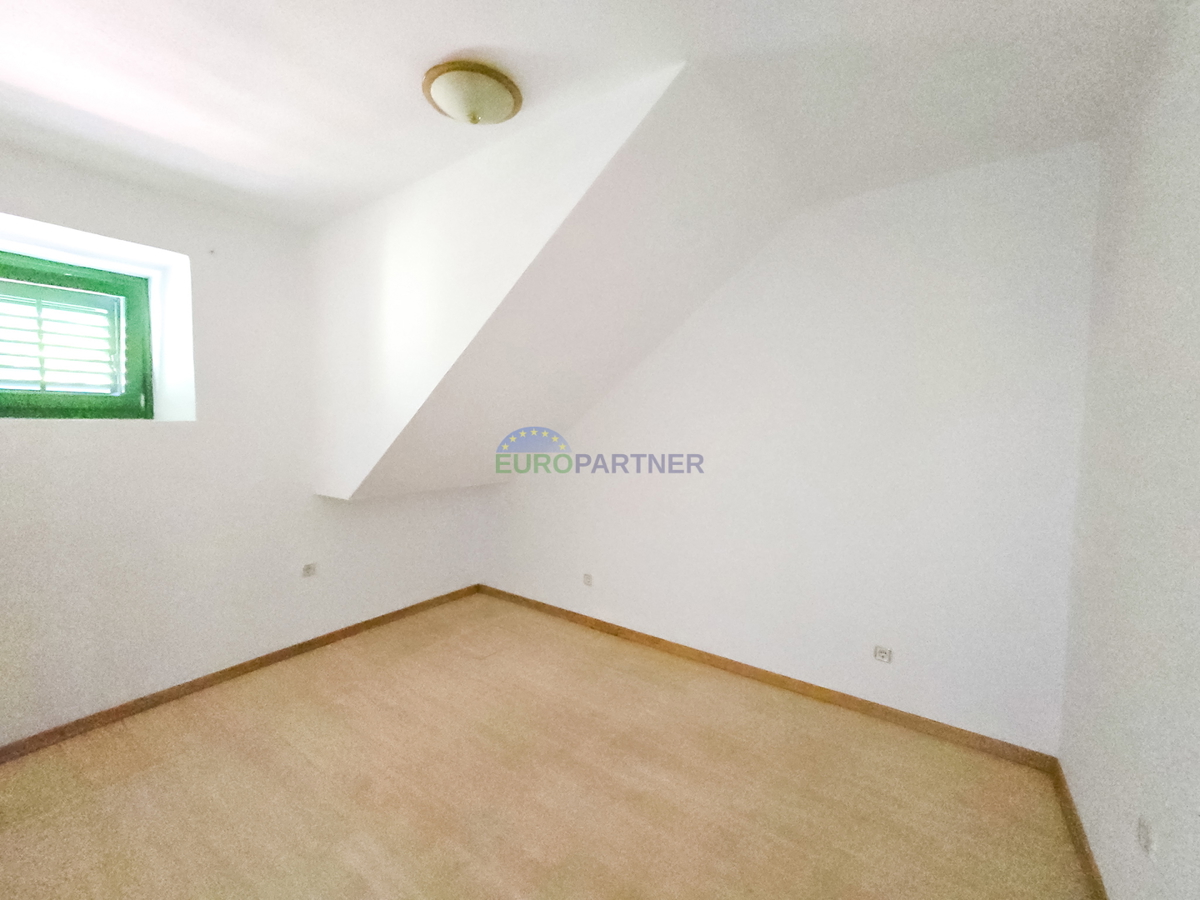 Casa con 2 appartamenti a 200 m dal mare, Poreč