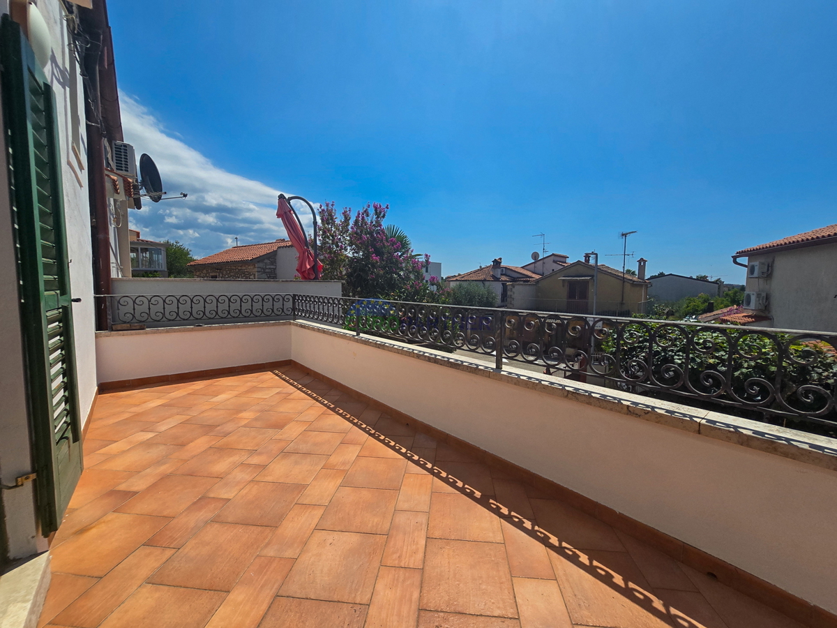 Casa con 2 appartamenti a 200 m dal mare, Poreč