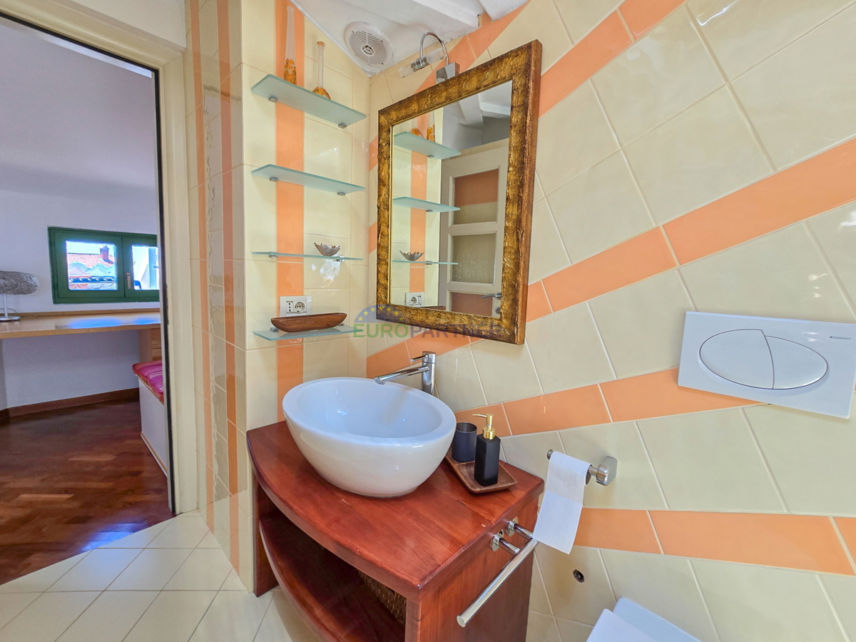 Casa con 2 appartamenti a 200 m dal mare, Poreč