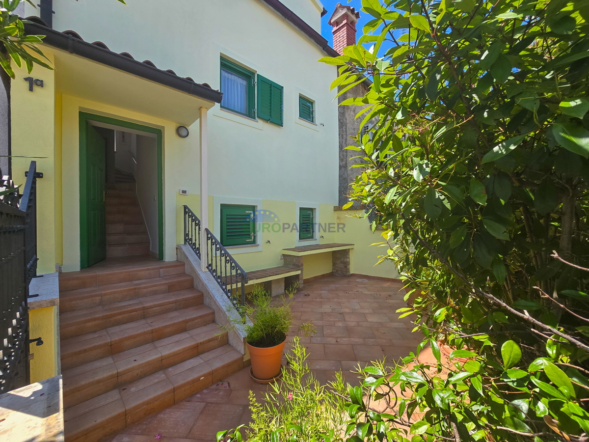 Casa con 2 appartamenti a 200 m dal mare, Poreč