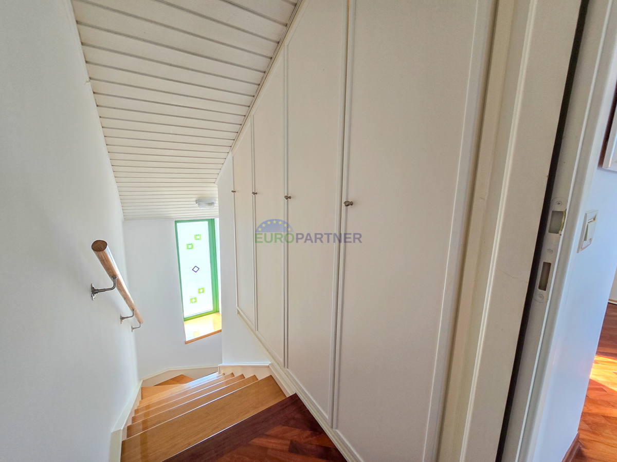 Casa con 2 appartamenti a 200 m dal mare, Poreč