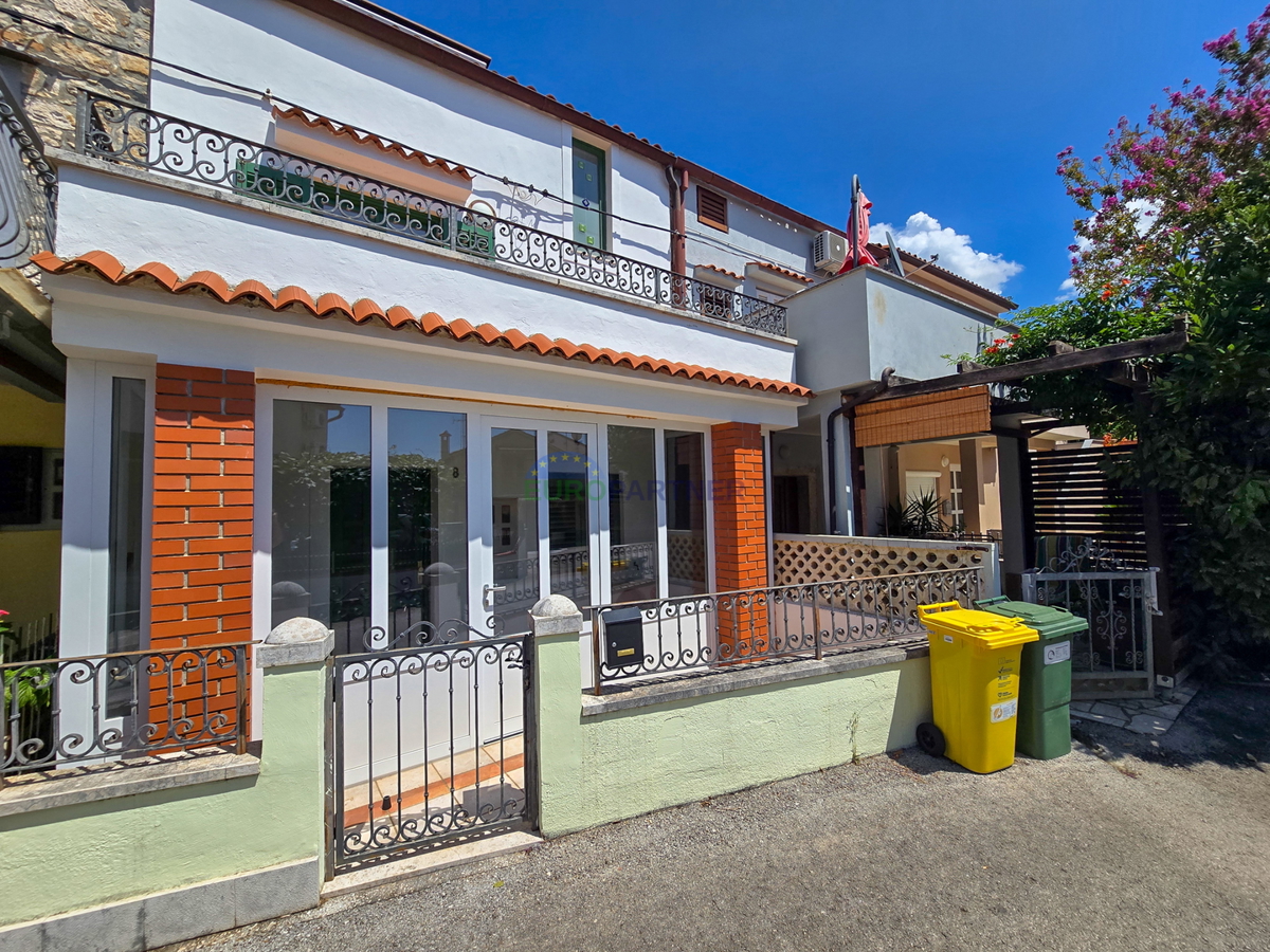 Casa con 2 appartamenti a 200 m dal mare, Poreč