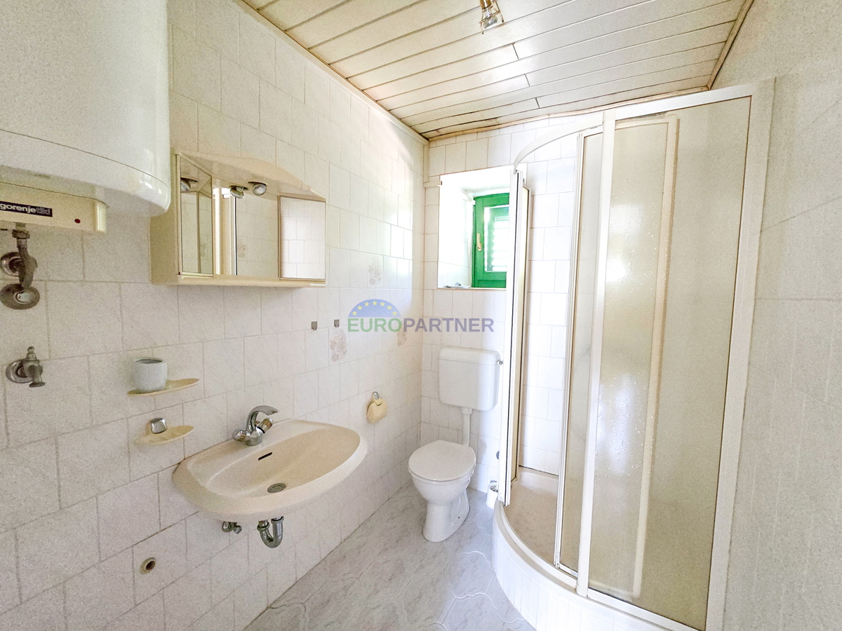 Casa con 2 appartamenti a 200 m dal mare, Poreč