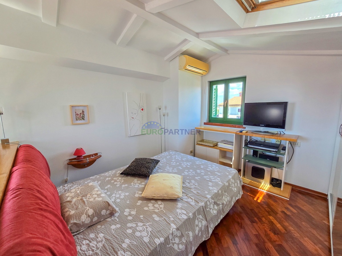 Casa con 2 appartamenti a 200 m dal mare, Poreč