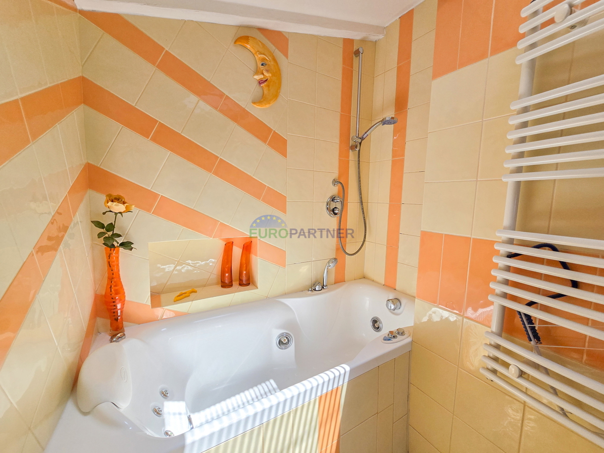 Casa con 2 appartamenti a 200 m dal mare, Poreč