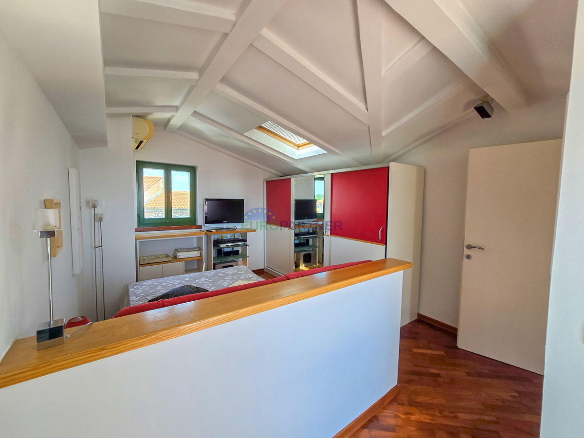 Casa con 2 appartamenti a 200 m dal mare, Poreč