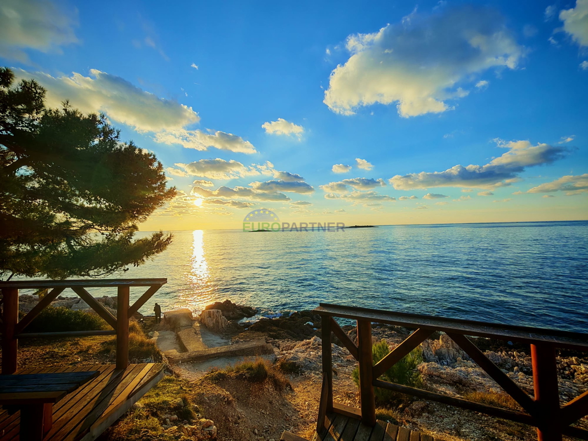 Casa con 2 appartamenti a 200 m dal mare, Poreč