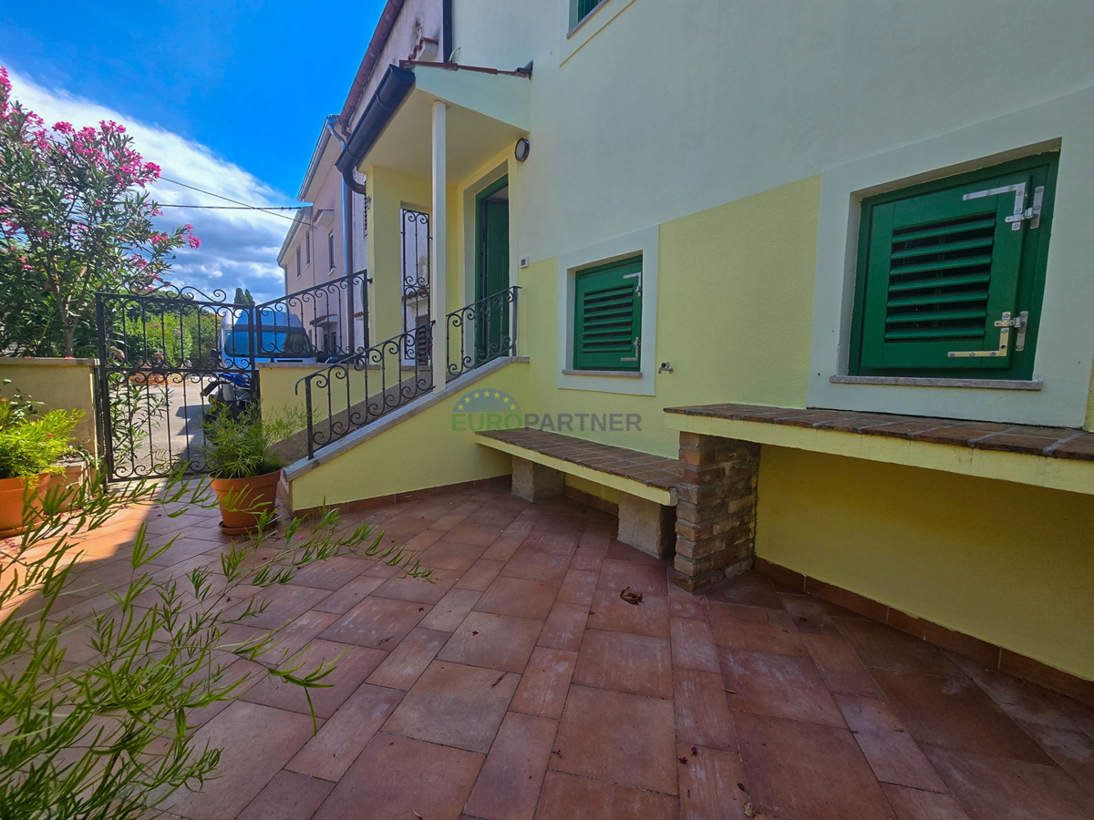 Casa con 2 appartamenti a 200 m dal mare, Poreč