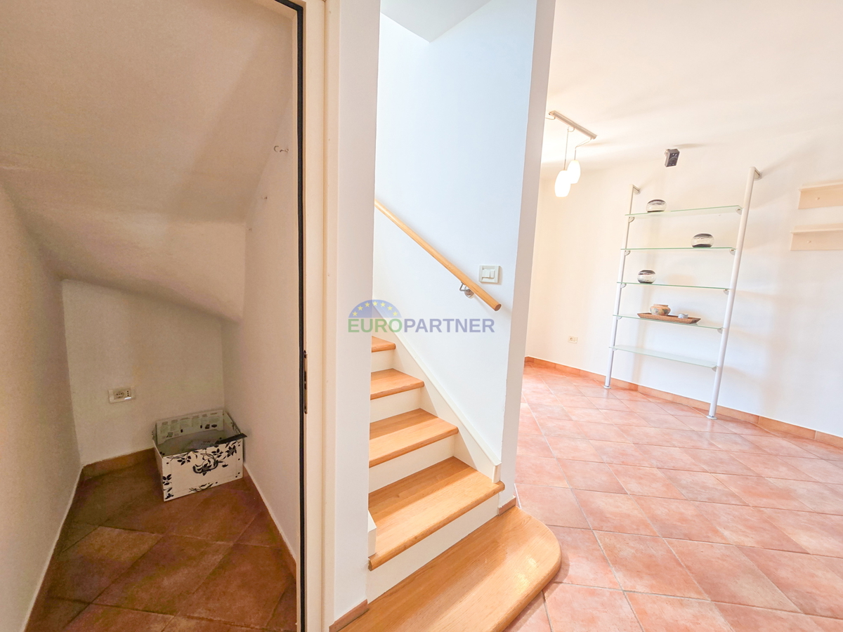 Casa con 2 appartamenti a 200 m dal mare, Poreč