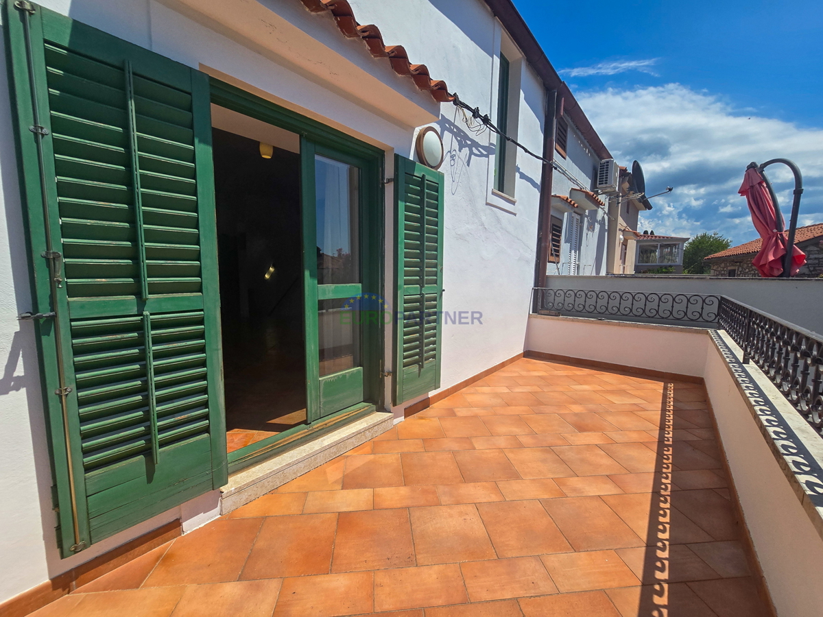 Casa con 2 appartamenti a 200 m dal mare, Poreč