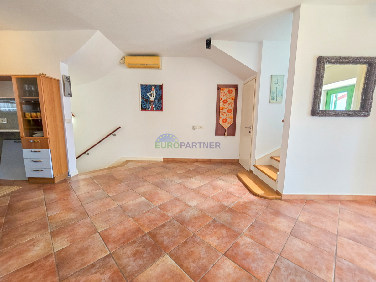 Casa con 2 appartamenti a 200 m dal mare, Poreč