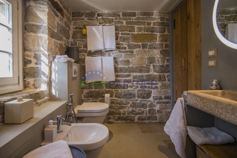 Istria, Tenuta esclusiva nel cuore di Grožnjan – completa privacy e posizione unica