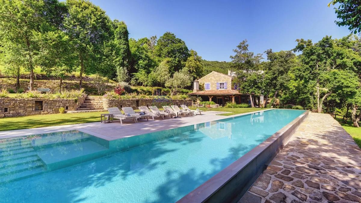 Istria, Tenuta esclusiva nel cuore di Grožnjan – completa privacy e posizione unica