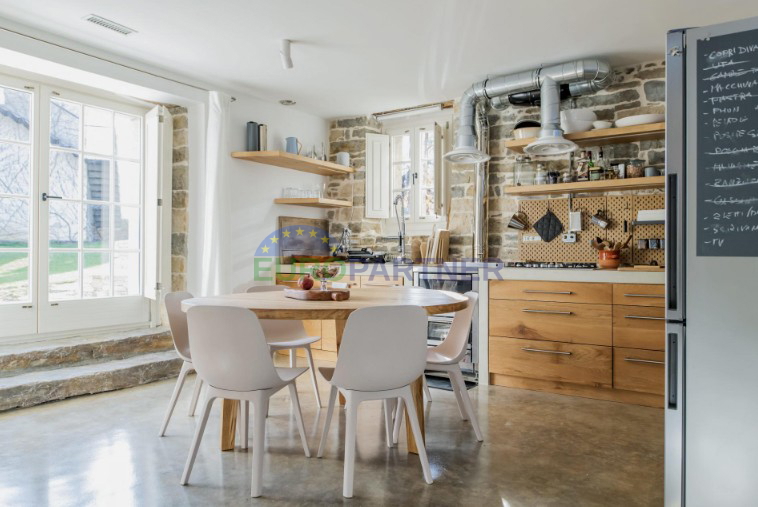 Istria, Tenuta esclusiva nel cuore di Grožnjan – completa privacy e posizione unica