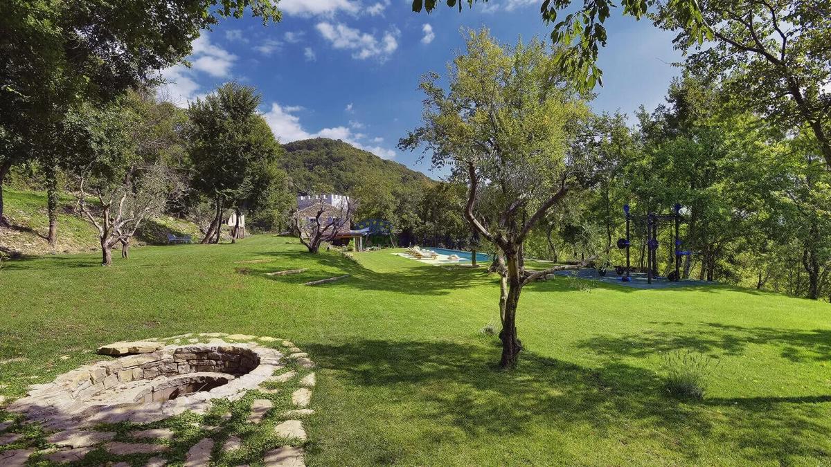 Istria, Tenuta esclusiva nel cuore di Grožnjan – completa privacy e posizione unica