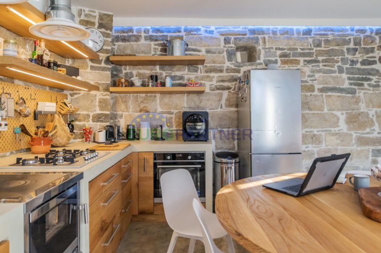 Istria, Tenuta esclusiva nel cuore di Grožnjan – completa privacy e posizione unica